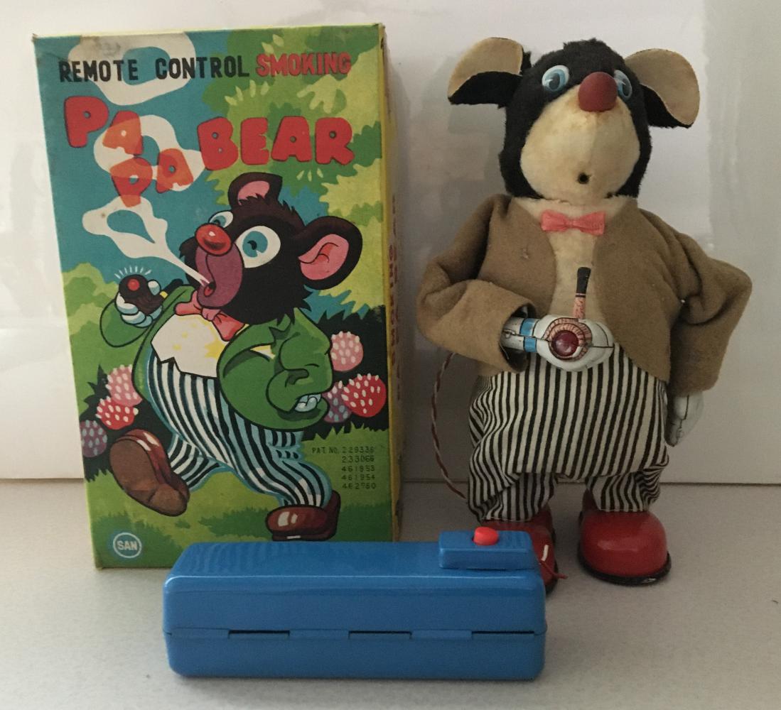 Battery Operated Smoking Papa Bear Boxed. (1 of 2)