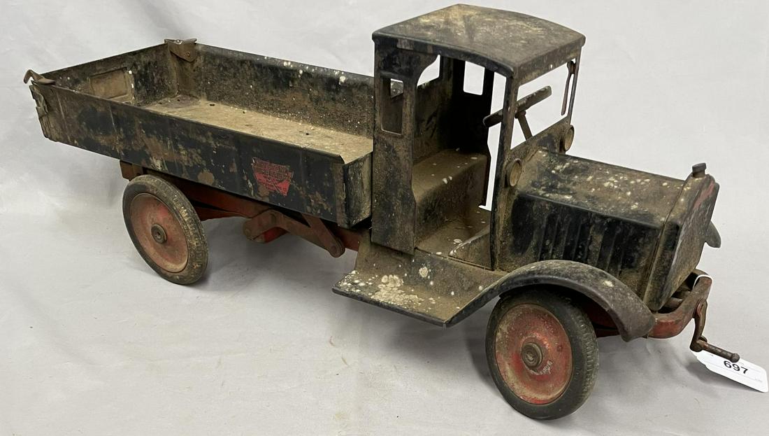 Keystone Packard Crank Dump Truck (1 of 5)