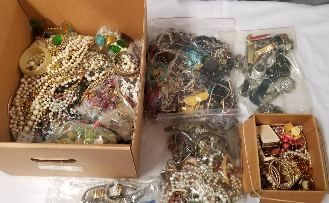 Estate Jewelry Lot. (1 of 8)