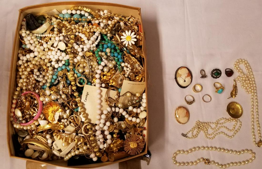 Gold, Silver and Coin Lot. (1 of 5)