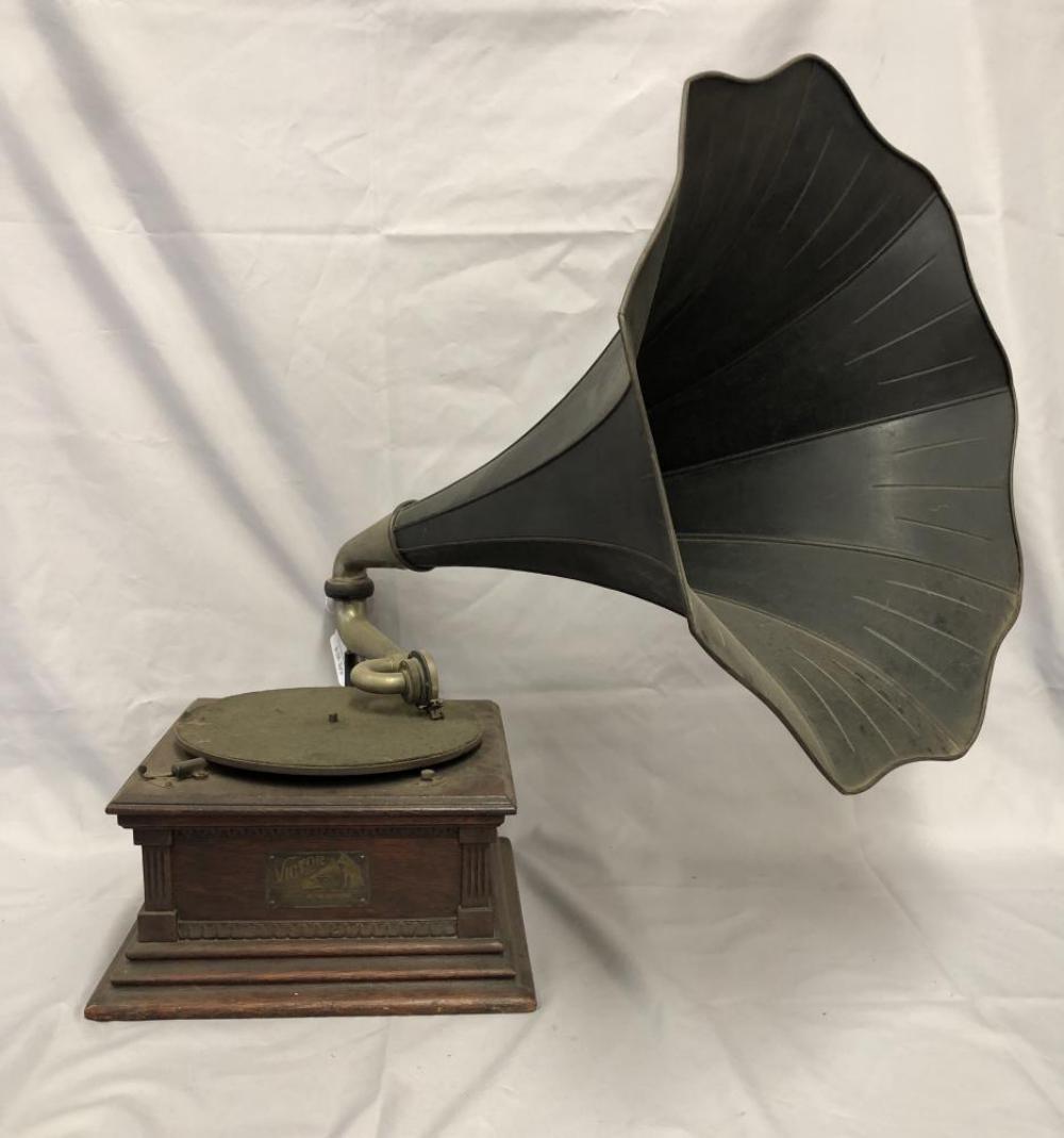 Oak Victor Type M Victrola Phonograph (1 of 9)