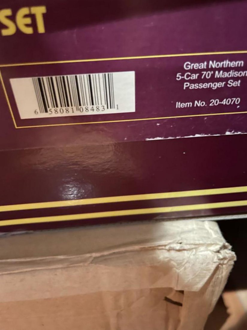 MTH 20-4070 GN Heavyweight Passenger Cars (1 of 1)