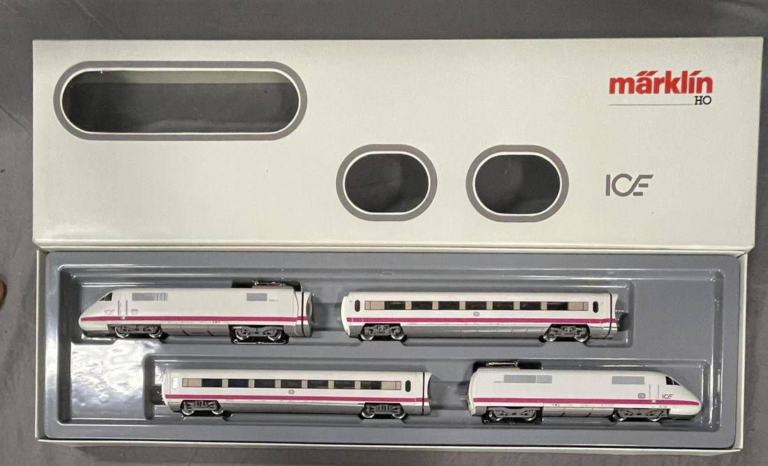 Marklin HO 3371 ICE Streamliner Set (1 of 2)