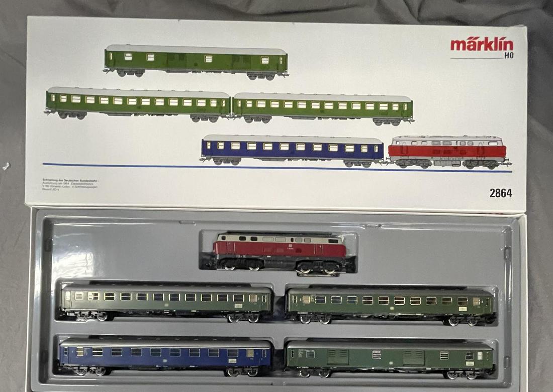 Marklin HO German Federal Railway Express Train (1 of 1)