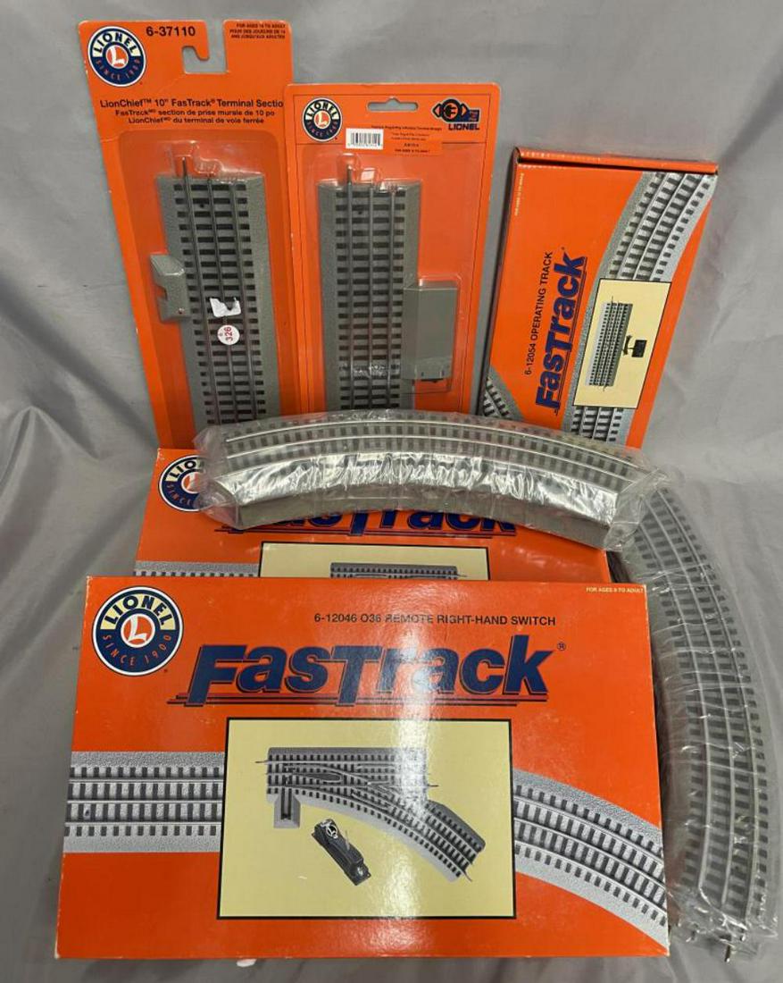 Lionel Fastrack Lot (1 of 3)