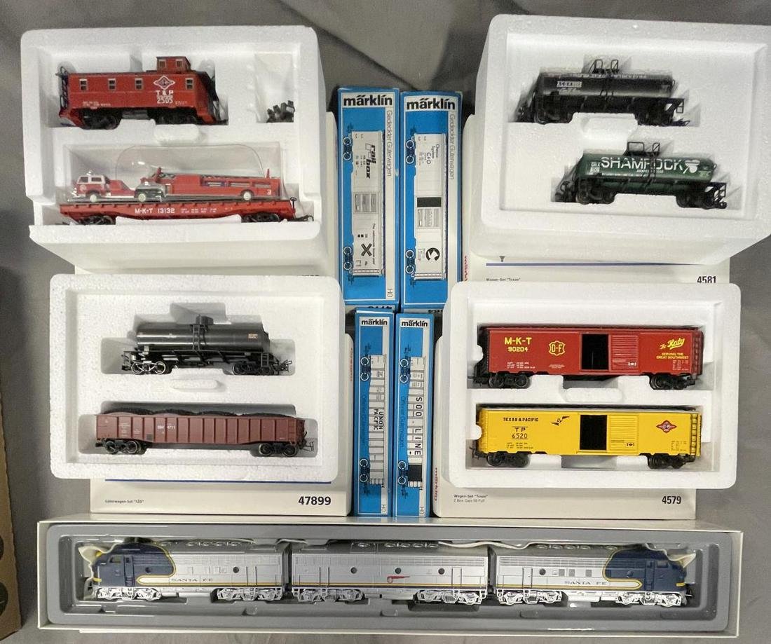 Marklin HO American ATSF Diesel Freight Set (1 of 4)