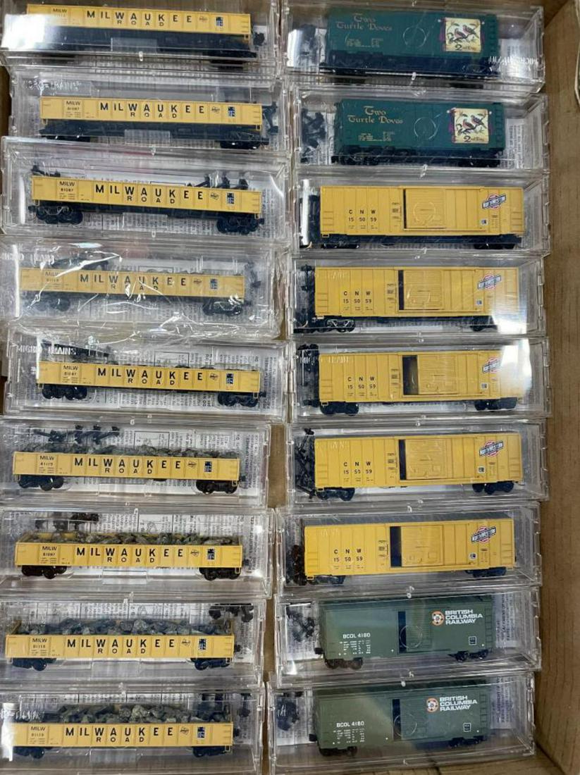 18 Micro Trains N Gauge Freight Cars (1 of 4)