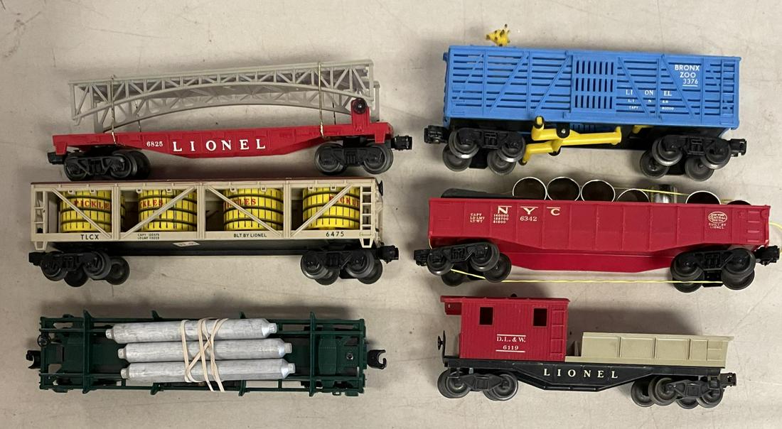 6 Late Lionel Freight Cars (1 of 6)