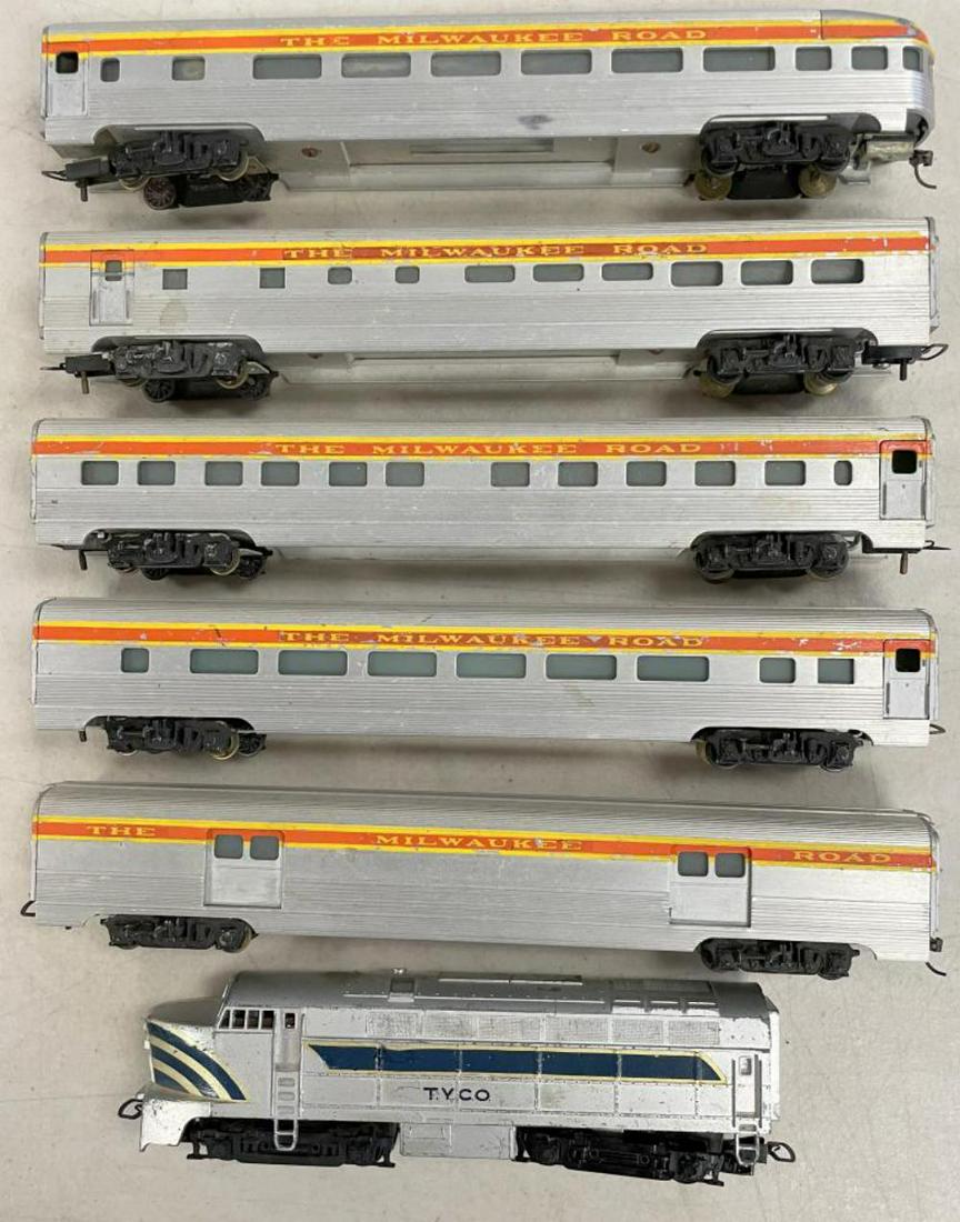 Scarce Tyco Little Trains HO MR Passenger Set (1 of 3)