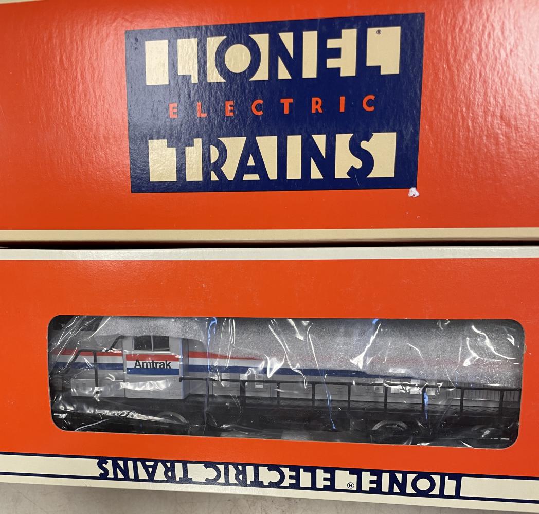 2pc Lionel Amtrak Lot (1 of 2)