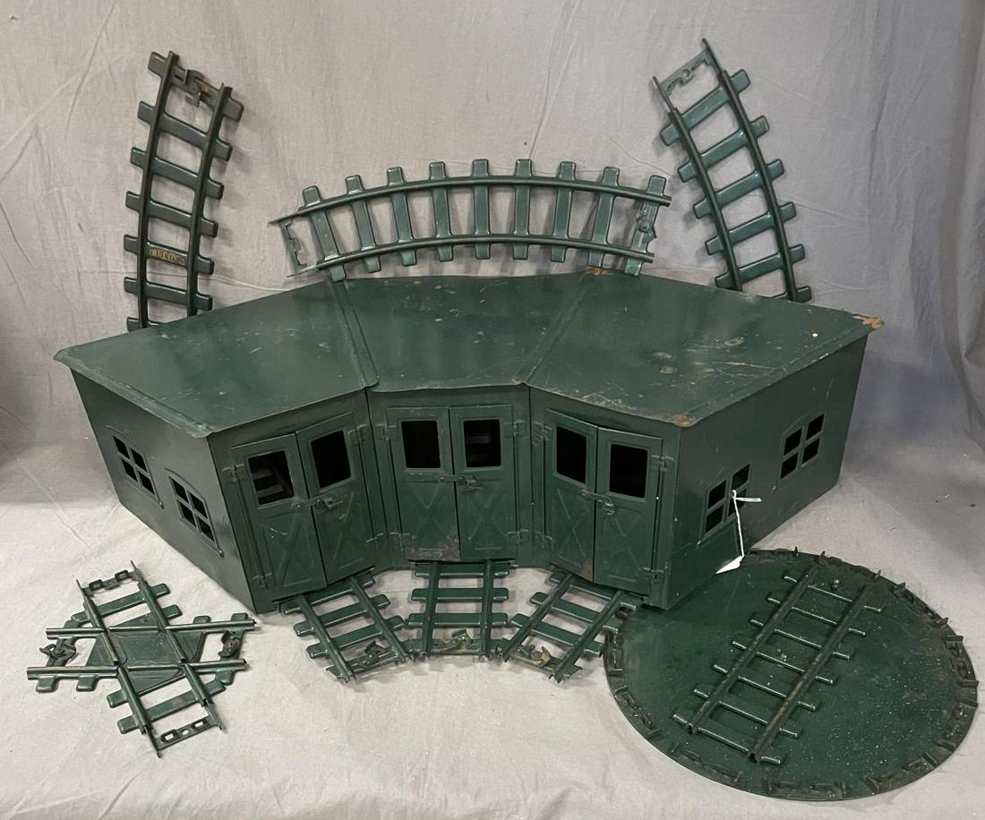 Buddy L Track, Turntabe & Roundhouse (1 of 6)