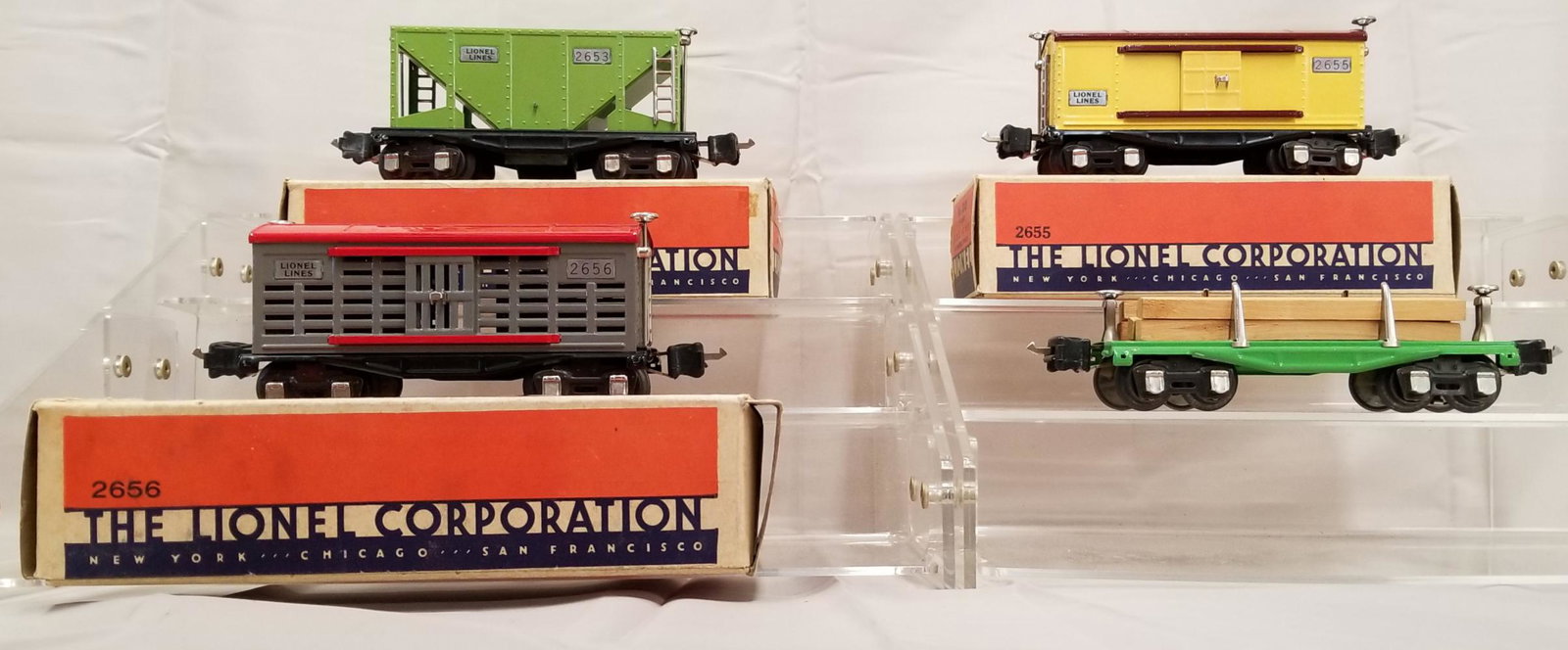 4 Clean Boxed Lionel Freight Cars (1 of 5)