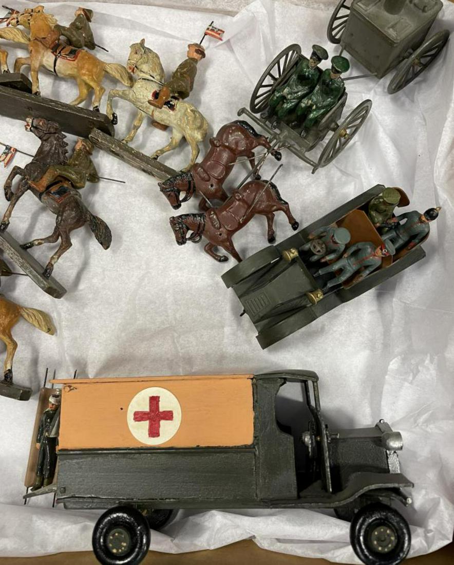 Assorted Vintage Soldiers and Props (1 of 4)