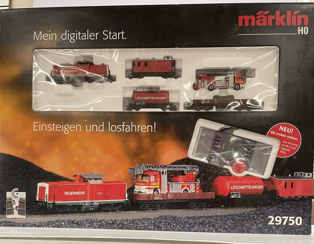 Marklin HO 29750 DB Firefighter Train Set (1 of 8)