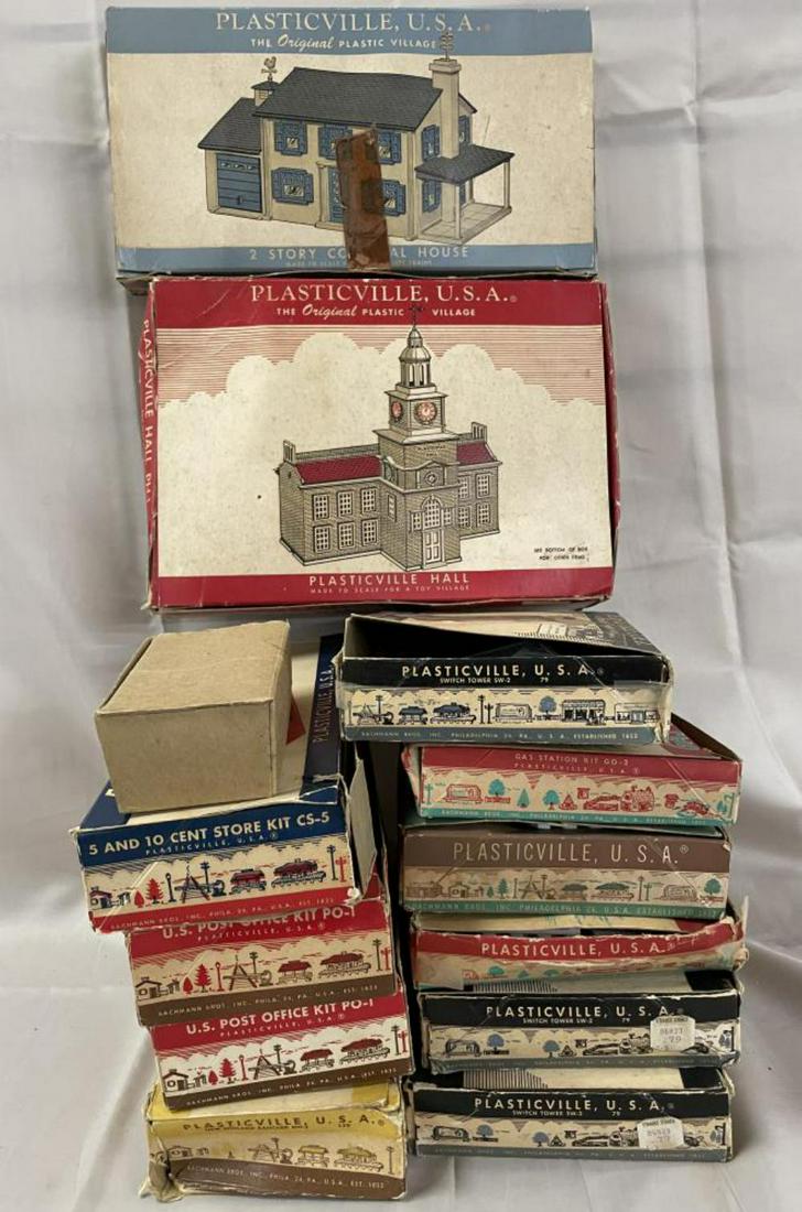 13pc Early Bachmann Plasticville Group (1 of 4)
