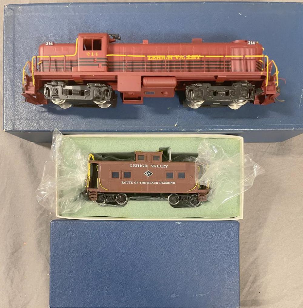 Boxed Alco HO Brass LV Rs-2 Diesel & Caboose (1 of 2)