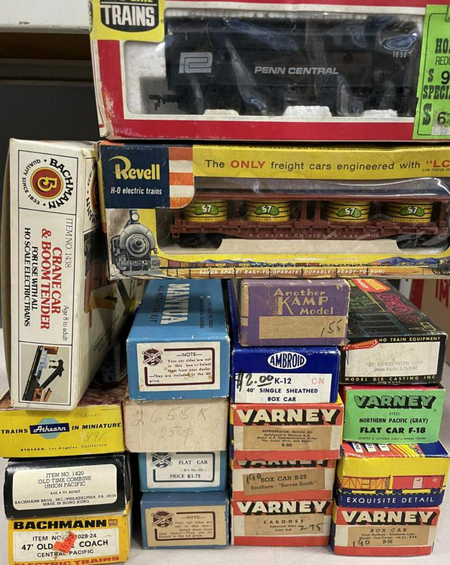 21 Boxed Early HO Kits & Cars (1 of 3)