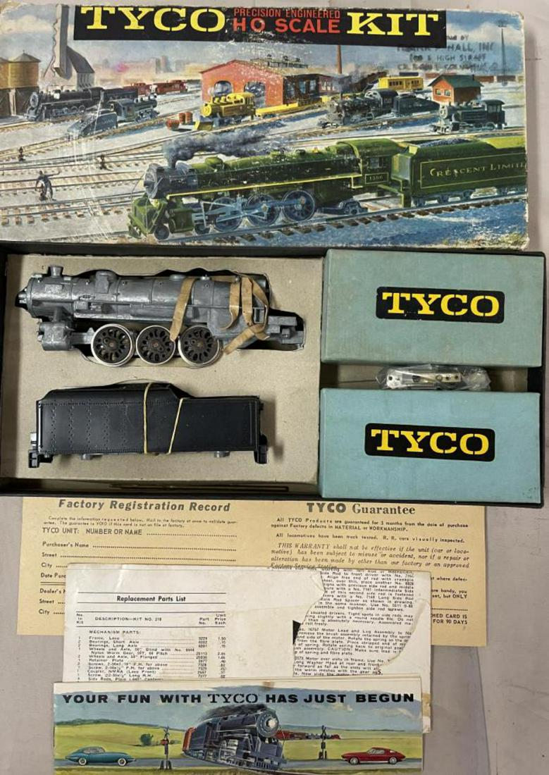 Unusual Tyco Mantua K212 Pacific Steam Loco Kit (1 of 3)