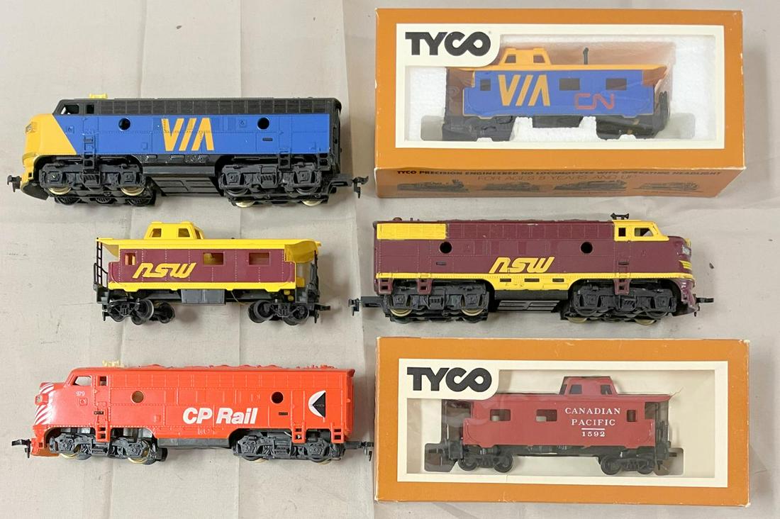 6pc Scarce International Tyco Production: For Australia- VIV F9 & Caboose, and NSW F9 and caboose; For Canada, CP Rail F9 with boxed caboose. All intact and show light use. WOW!