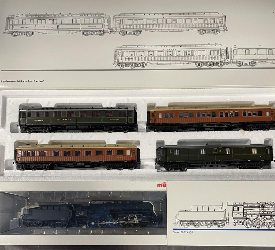 Marklin HO French Passenger Set (1 of 4)