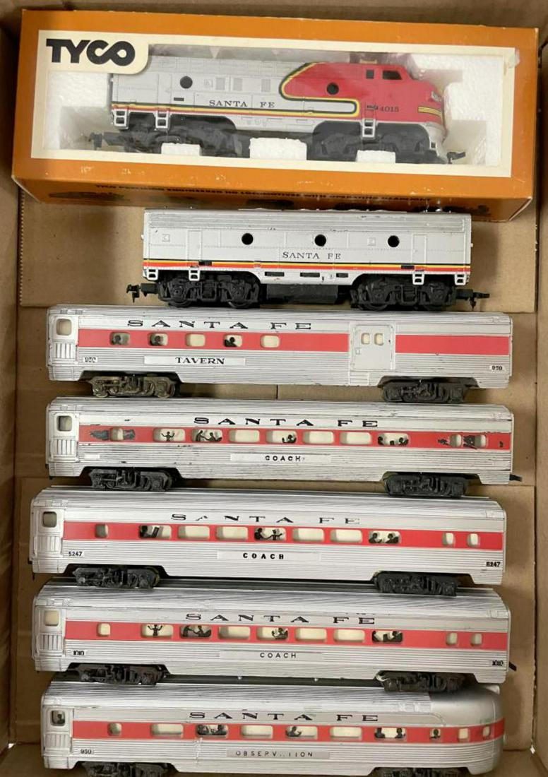 7pc Tyco Mantua ATSF Diesel Passenger Set (1 of 3)