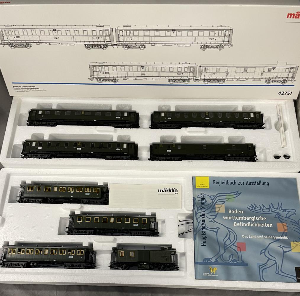 2 Marklin HO Passenger Car Sets (1 of 4)