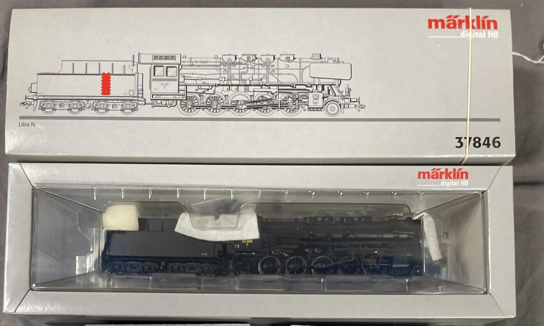 Marklin HO Digital 37846 Netherlandic Steamer (1 of 2)