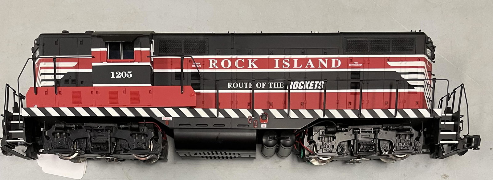 USA G Ga R22121 RI GP7 Diesel: Nice large gauge diesel #1205 with sounds. It shows light use.