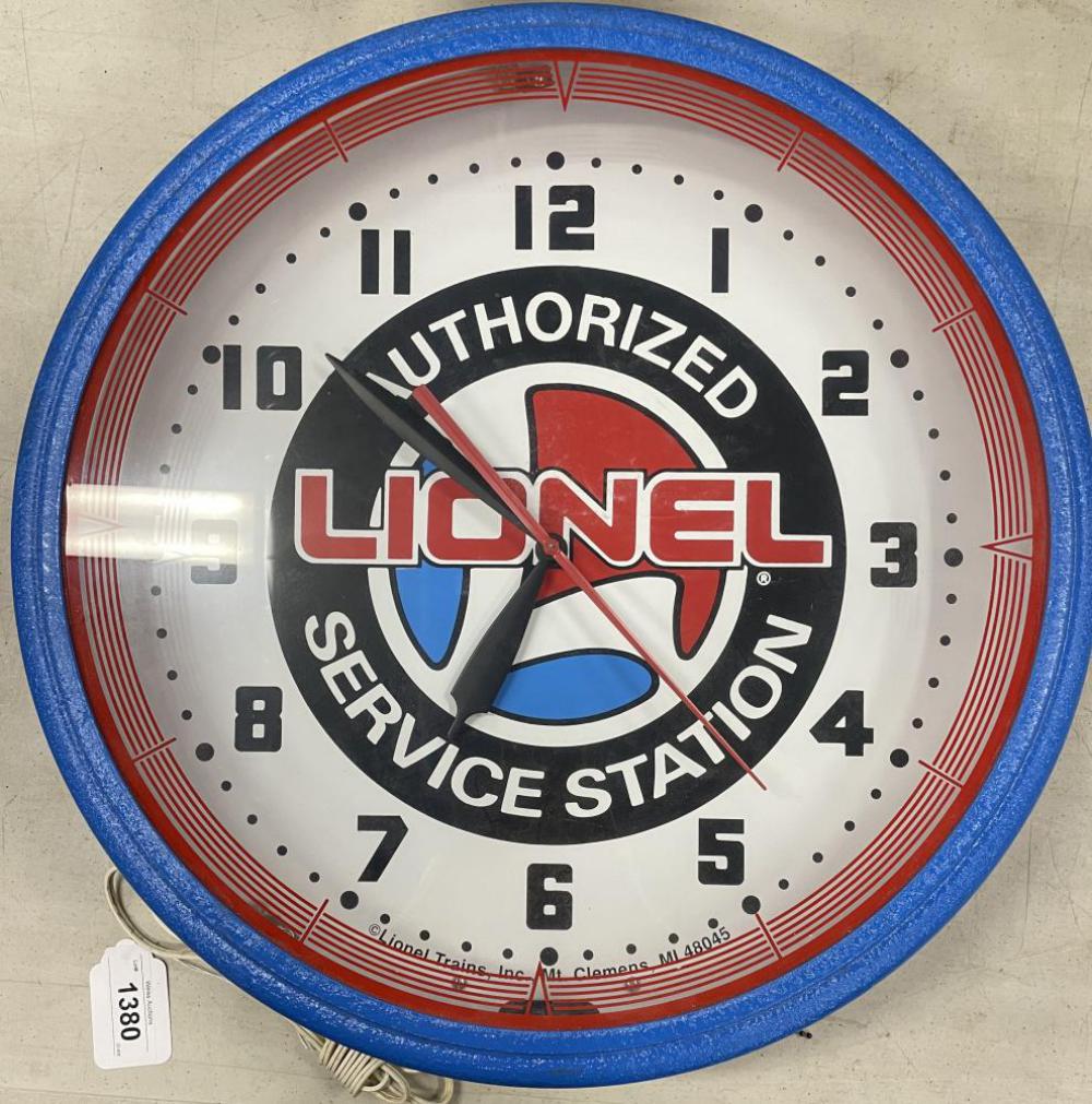 Large Lionel Service Station Clock (1 of 4)