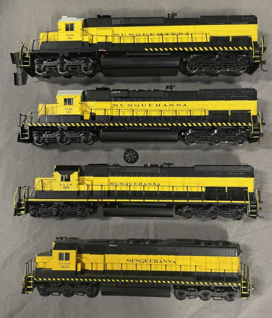 4 HO Susquehanna Diesels: 3 SD style diesels, cab #3010(loose fan cover); 3012; 3016(loose snow plow). SD35-2 Cab 3634. All show light use.