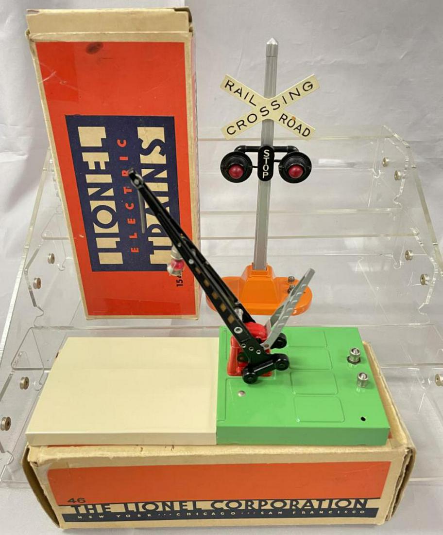 2 Clean Late Prewar Lionel Accessories (1 of 4)