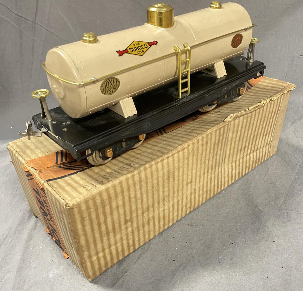 Super Boxed Lionel 215 Sunoco Tank Car (1 of 4)