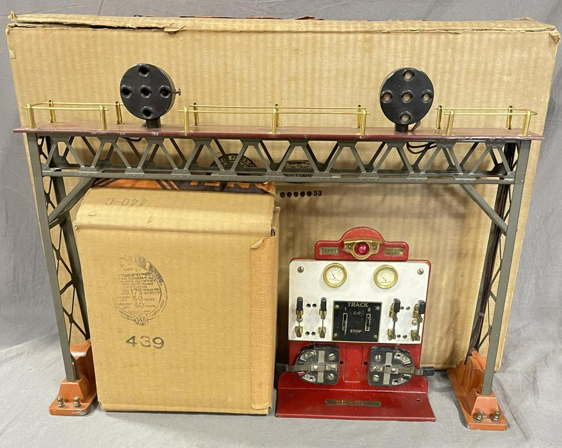 Boxed Early Lionel 440 Signal Bridge (1 of 6)