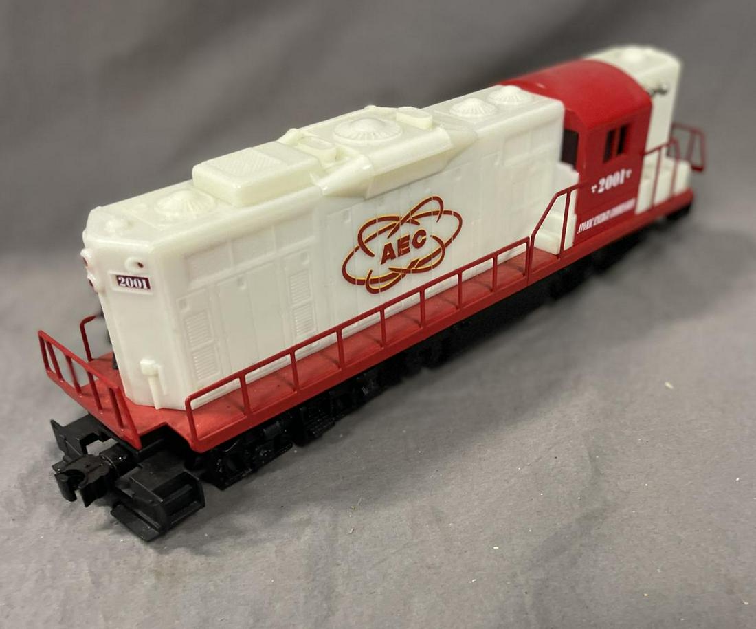 Lionel 28527 AEC GP9 Diesel, Glow in the Dark!: In is equipped with TMCC, RailSounds with CerwTalk, TowerCom, directional lighting and more. It is barely test run.