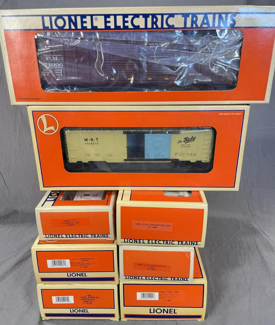 8 Modern Lionel Freight Cars (1 of 3)