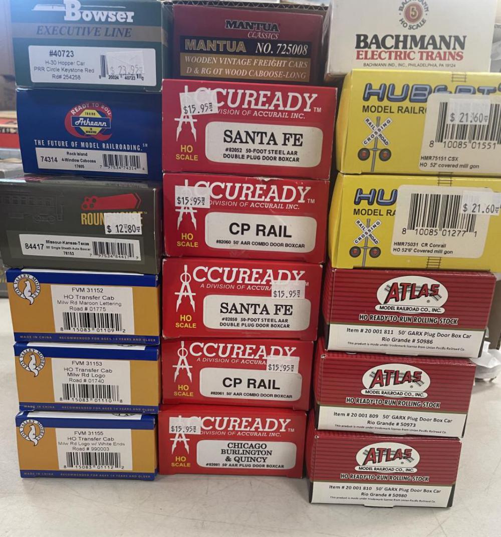 18 Assorted HO Freight Cars (1 of 5)