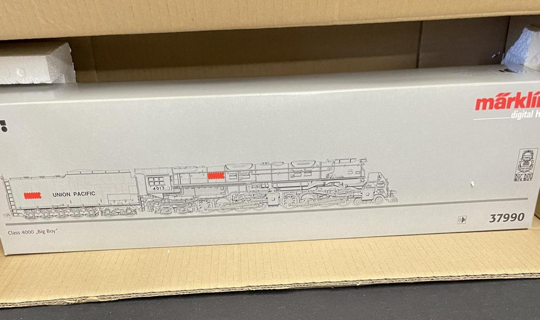 Marklin 37990 American UP Big Boy Articulated (1 of 3)