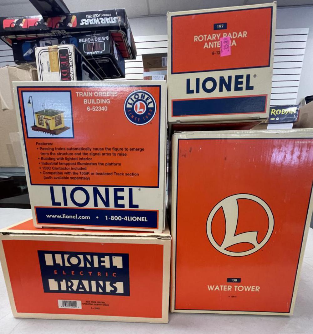 4 Boxed Lionel Accessories (1 of 4)