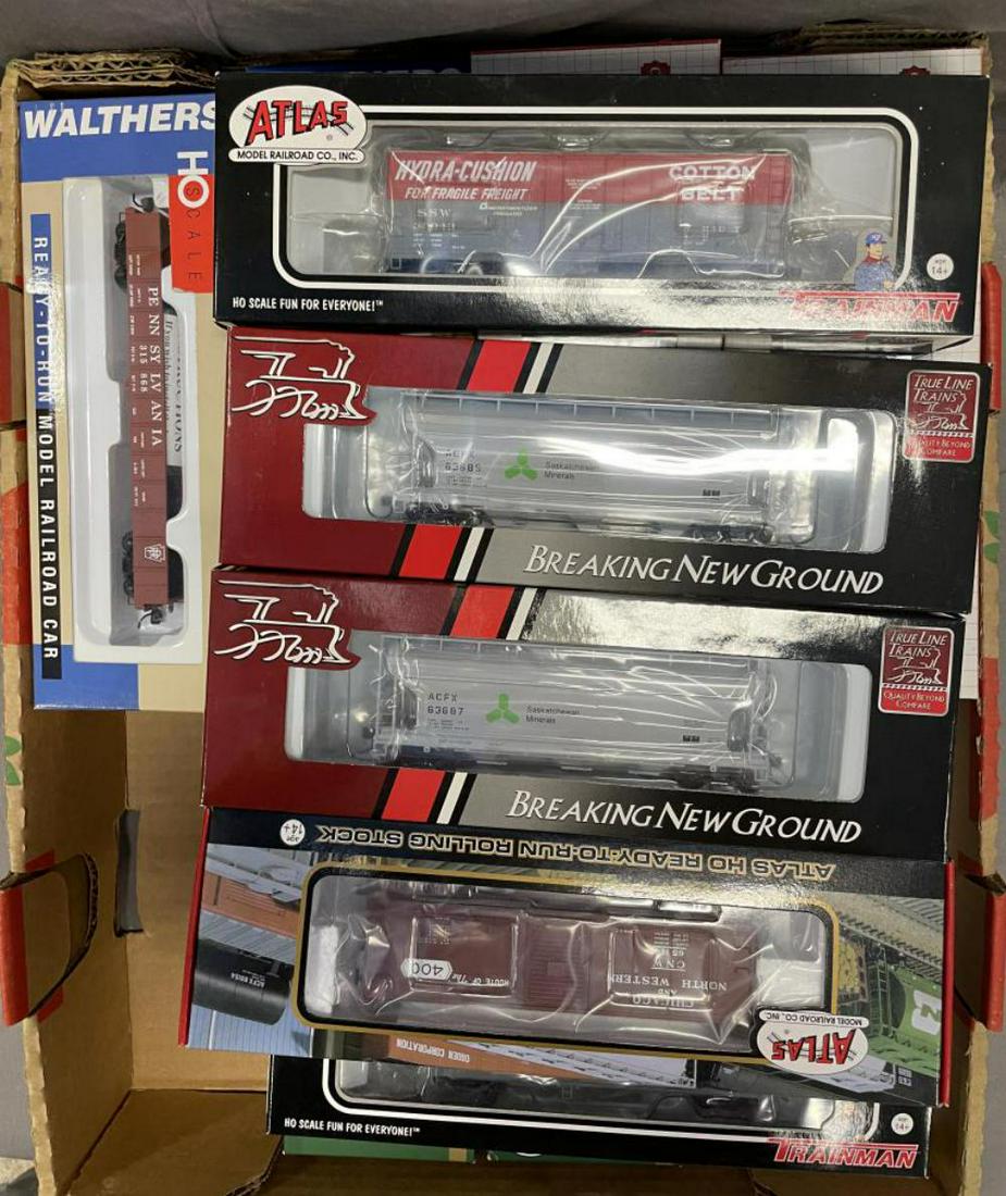 16 Assorted HO Freight Cars (1 of 4)