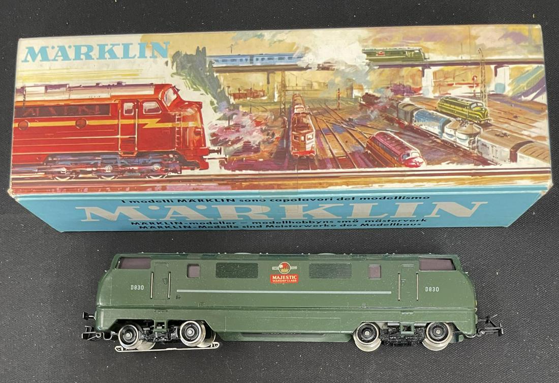 Unusual Vintage Marklin HO 3073 Military Diesel (1 of 2)