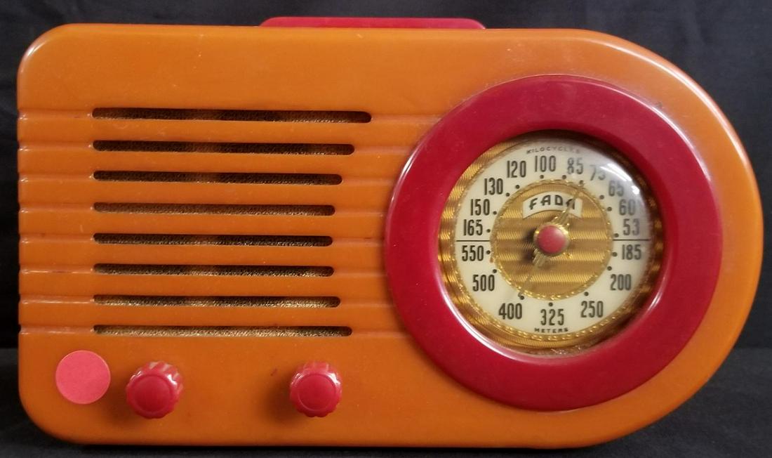 1946 Fada Catalin Bakelite Bullet Streamline Radio (1 of 4)
