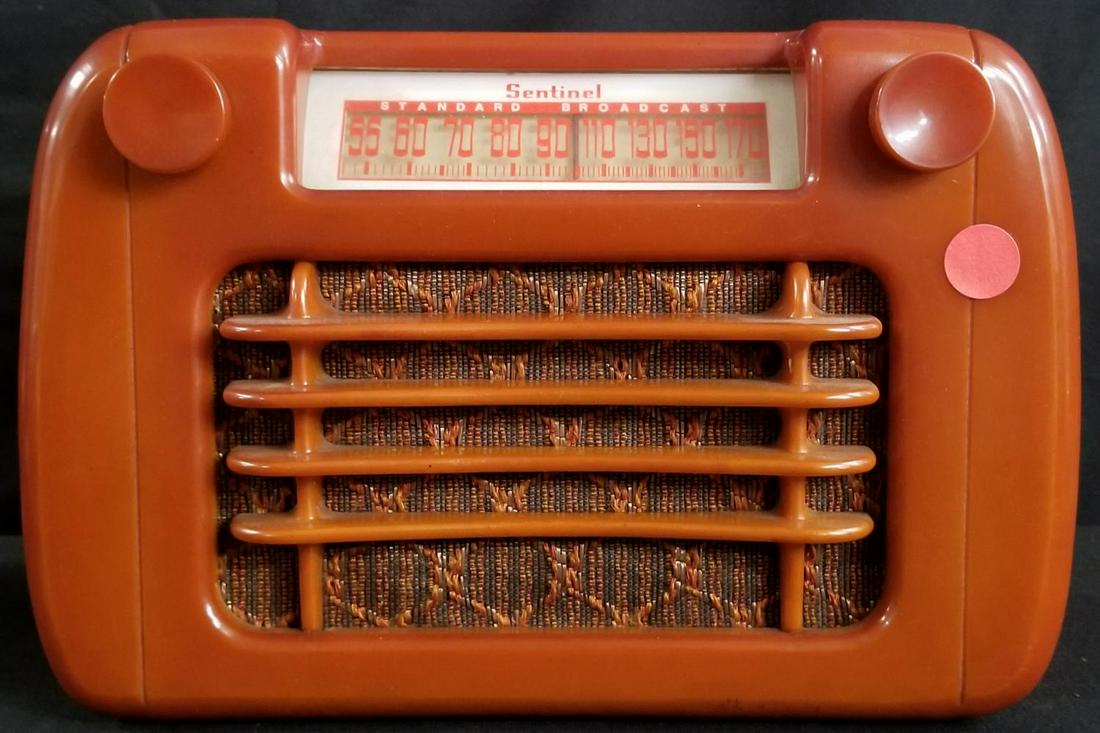 Sentinel Bakelite Radio Model 284-NI (1 of 4)