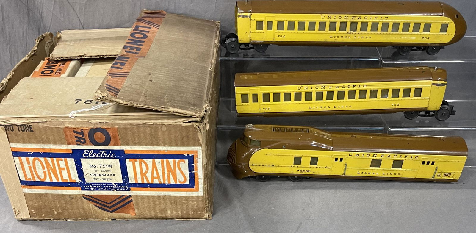 Boxed Lionel Scale Streamliner Set 751W (1 of 7)