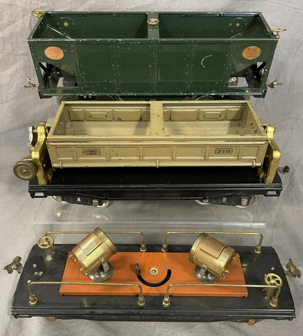 3 Clean Lionel 200 Series Freight Cars (1 of 6)