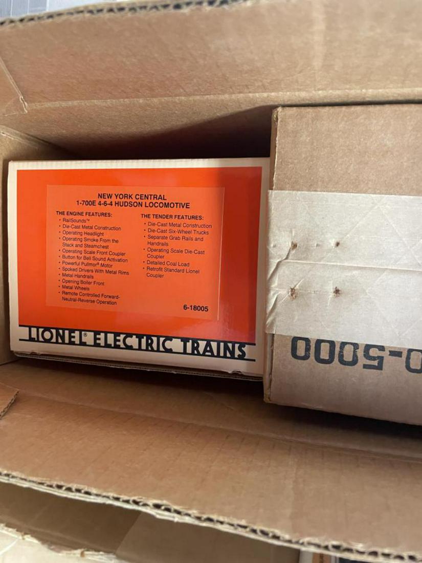 Lionel 18005 I700E Hudson With Case (1 of 2)