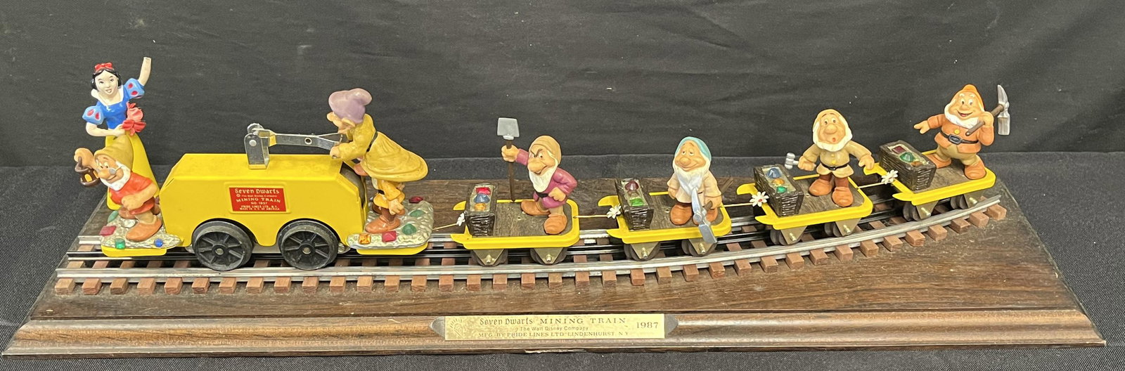 Pride Lines, Disney Snow White Mining Train Set (1 of 8)