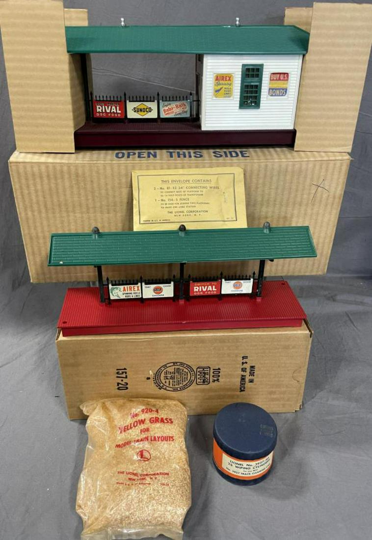 4 MINT Lionel Accessories (1 of 6)