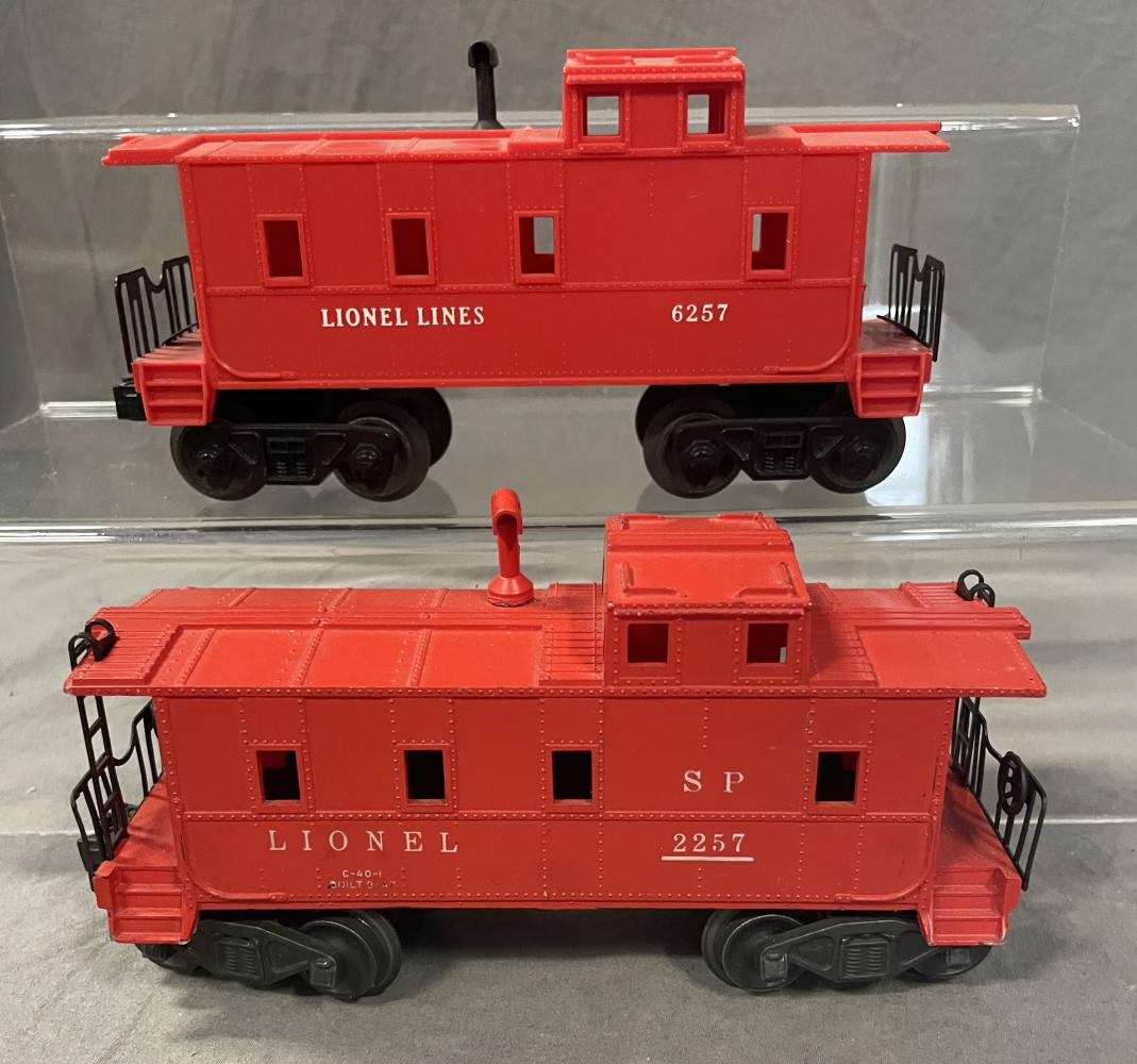 2 Scarce Lionel Cabooses (1 of 4)