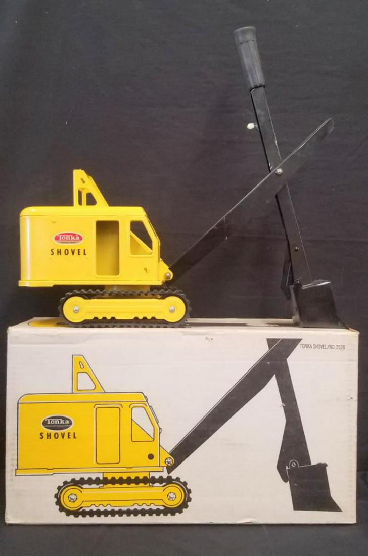 Tonka Shovel 2526 in Box (1 of 5)