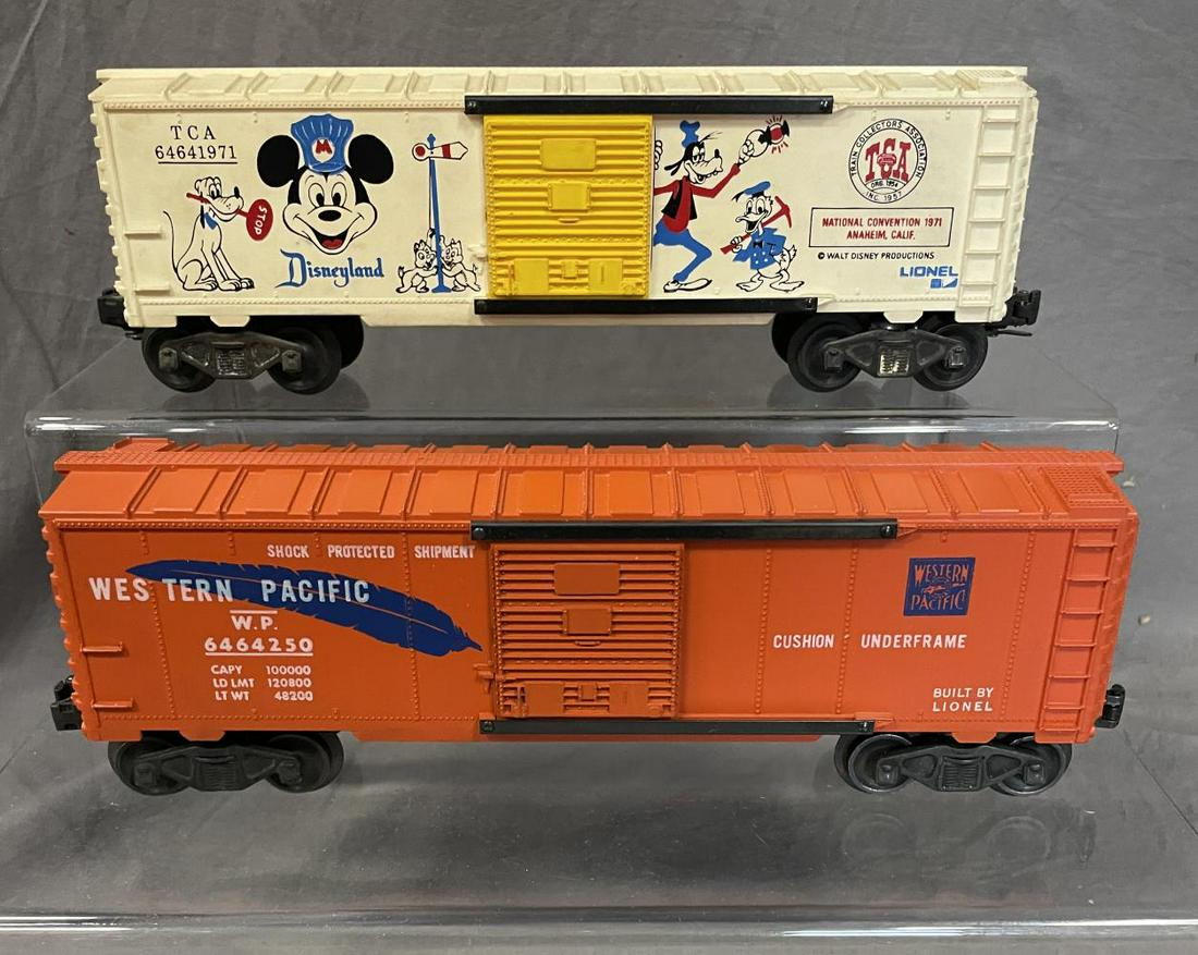 2 Late Lionel Boxcars (1 of 3)